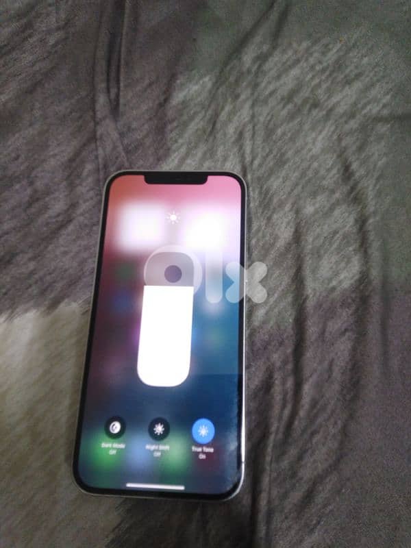 iphone 12 pro max 128gb في كم جرح بالشاشة مش مأثرين 0