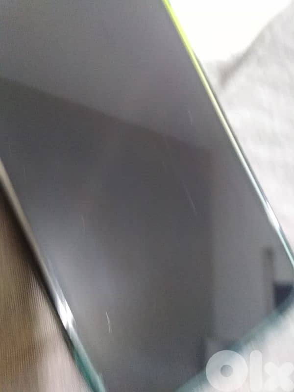 iphone 12 pro max 128gb في كم جرح بالشاشة مش مأثرين 4