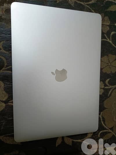 macbook pro m2 2022 battery health 98%