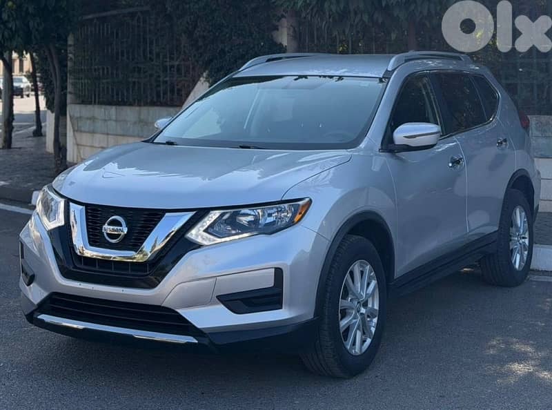 Nissan Rogue 2017 sv awd clean 0