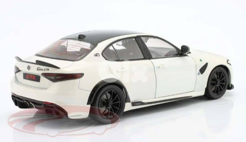 Alfa Romeo Giulia GTA 2022 diecast car model 1;18 3