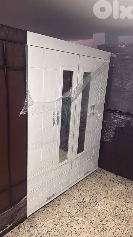 خزانة لون ابيض 0