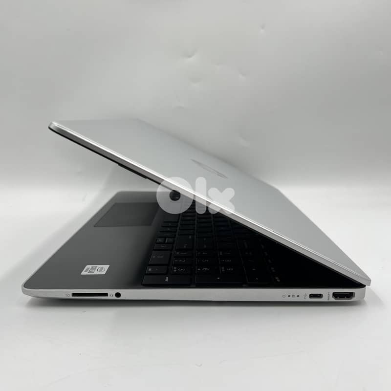 6146 Used Laptop HP 15-dy1122nr 2