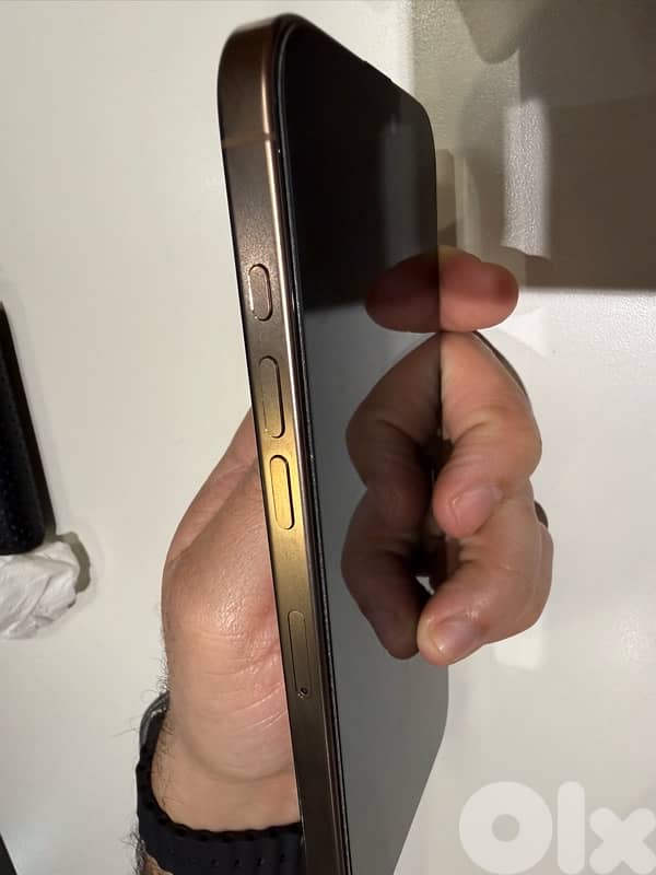 iPhone 16 Pro Max 256GB Desert Titanium 3