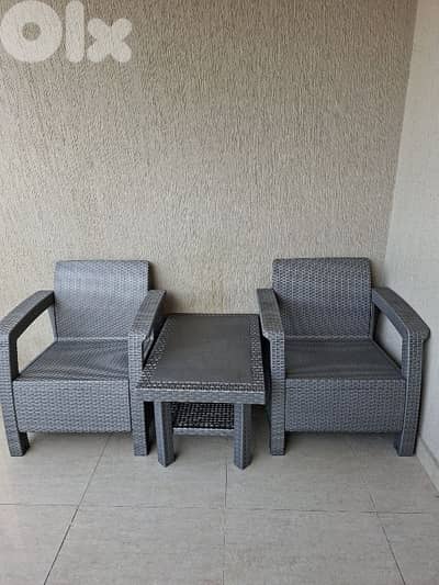 2 chairs & 1 table for 150$