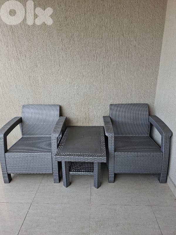 2 chairs & 1 table for 150$ 0