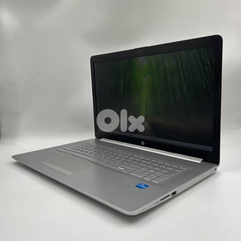 6149 Used Laptop HP 17-by4022wm 4