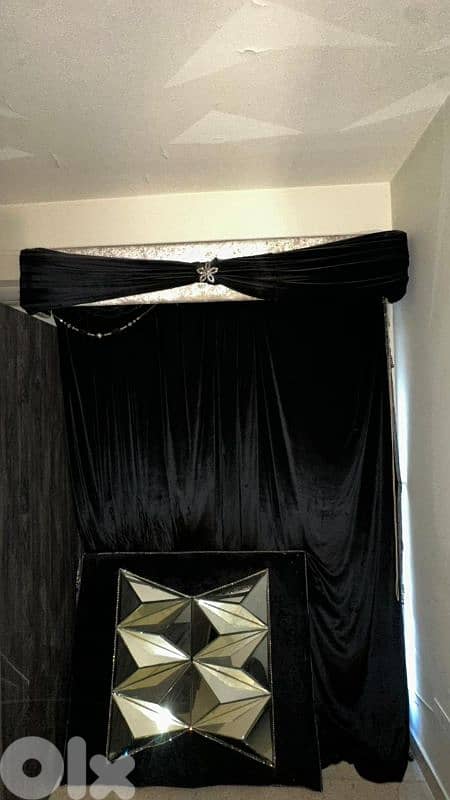 curtain and mirror 0