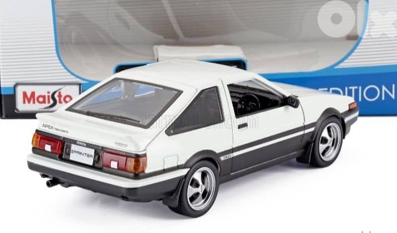 Toyota Sprinter Trueno AE86 (1979) diecast car model 1;24 2