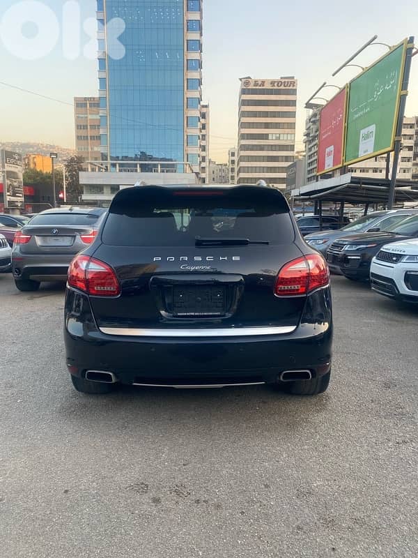 Porsche Cayenne 2011 0
