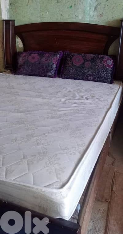 تخت وخزانة 50دولار بوضع جيد