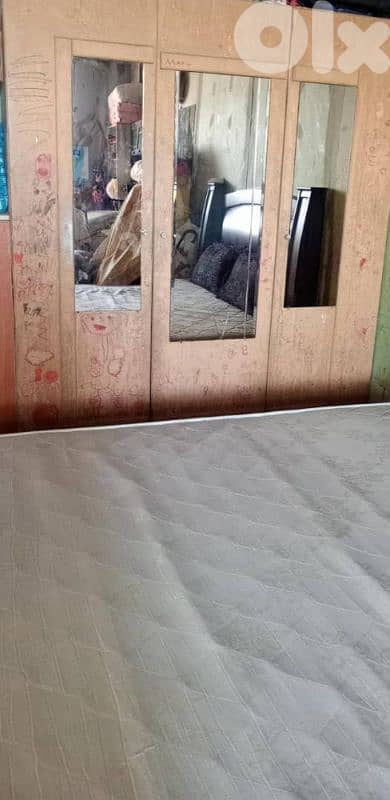 تخت وخزانة 50دولار بوضع جيد 2