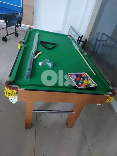 Billiard table طاولة بيليارد