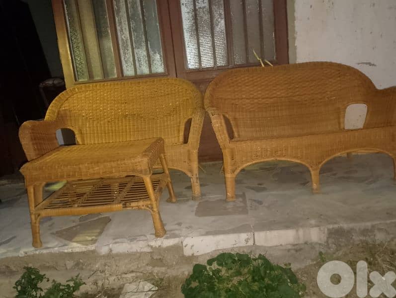 كنبيات خيزران عدد 2مع طاوله 1