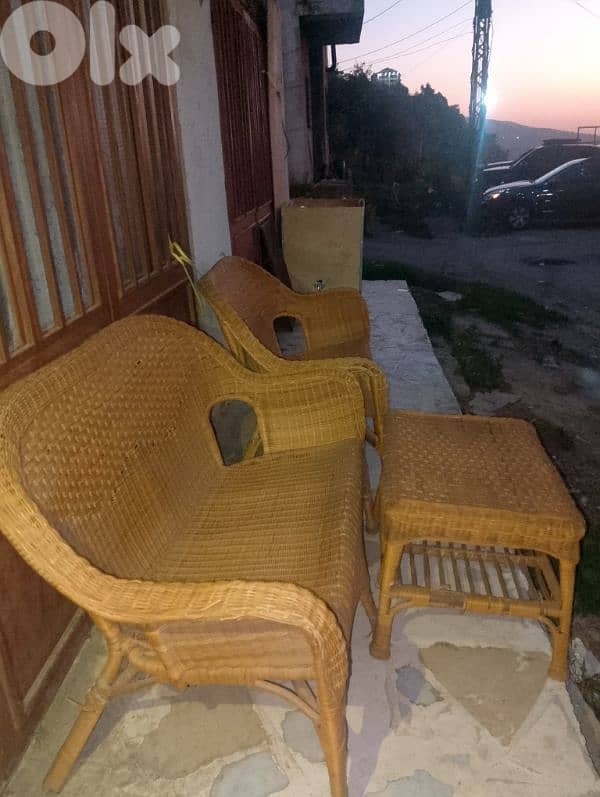 كنبيات خيزران عدد 2مع طاوله 2