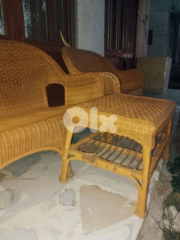 كنبيات خيزران عدد 2مع طاوله 3