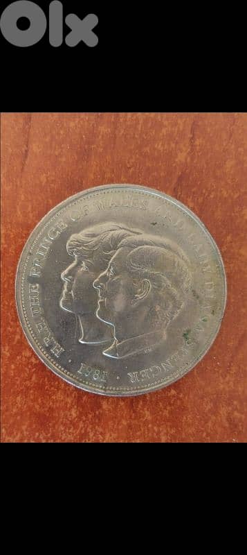 عملة تذكارية زفاف الأمير تشارلز والأميرة ديانا 1981 0