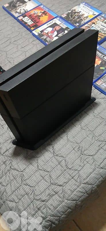 for 200$ السعر غير قابل للتوافضps4 500gb used بعدا جديدة مع مسكتين 5