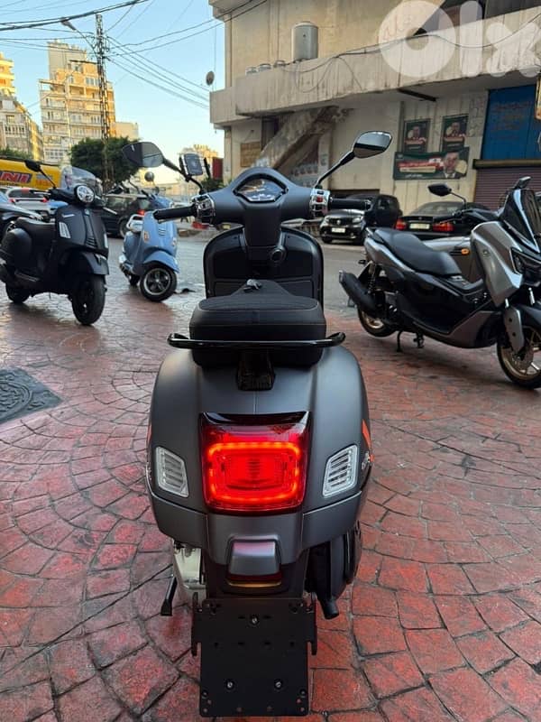 vespa  GTS Super S 300 2025 11