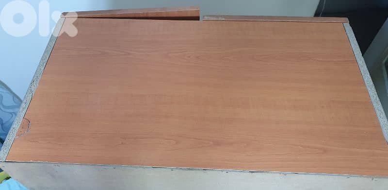 خزانة  ثياب طول ١٨٨ و عرض ٨٥ وغمق ٤٨ نضيف  مع درفتين بيروت ٩٠ دولار 4