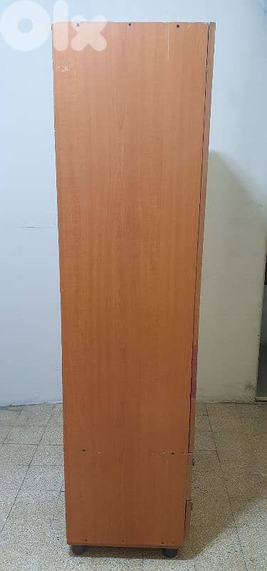 خزانة  ثياب طول ١٨٨ و عرض ٨٥ وغمق ٤٨ نضيف  مع درفتين بيروت ٩٠ دولار 5