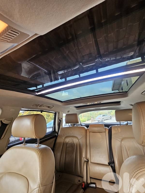 Audi Q7 2011 0