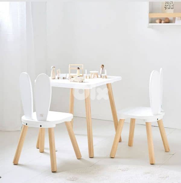 طاولة و كرسيين 0