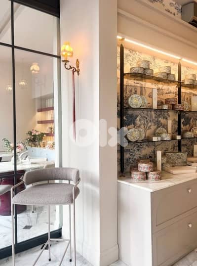 Dentelle du moi (used chairs)