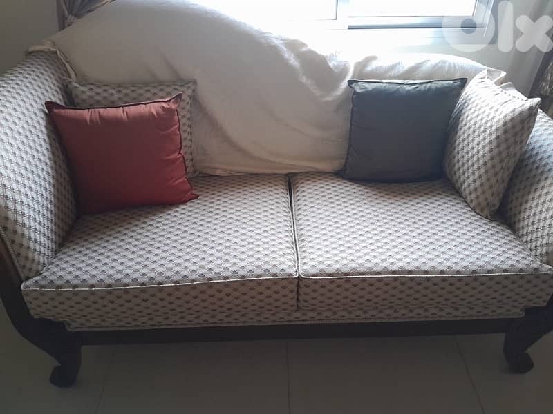 salon and dining room 4