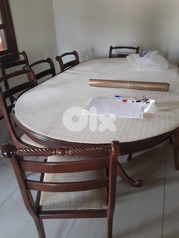 salon and dining room 7