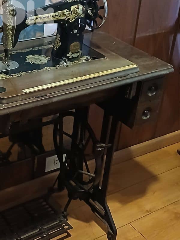ماكينة خياطة تُحفة عمرها أكثر من ٦٠ سنة 2