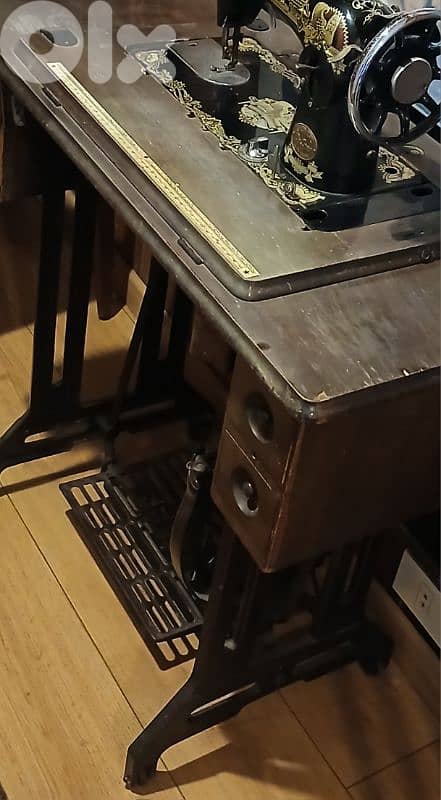 ماكينة خياطة تُحفة عمرها أكثر من ٦٠ سنة 3