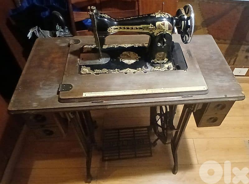 ماكينة خياطة تُحفة عمرها أكثر من ٦٠ سنة 4