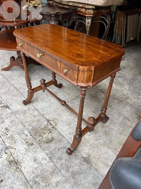 French table desk طاولة مكتب فرنسي خشب جوز ناعم ولا اروع سعر لقطة 3