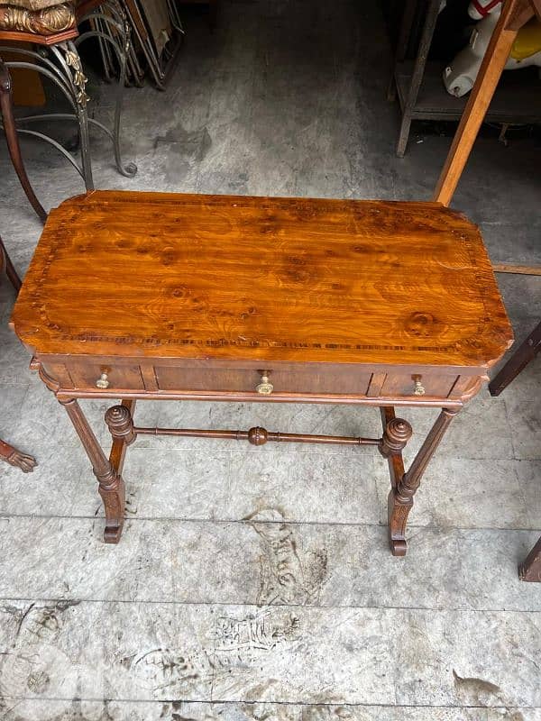 French table desk طاولة مكتب فرنسي خشب جوز ناعم ولا اروع سعر لقطة 4