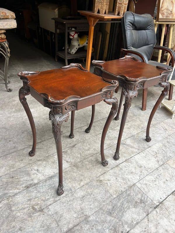 Pair of Antique Mahogany Carved Wood End /  طاولة عدد ٢ شغل انكليزي 0