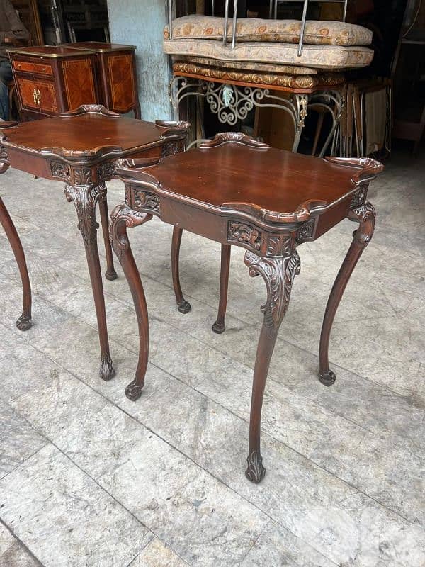 Pair of Antique Mahogany Carved Wood End /  طاولة عدد ٢ شغل انكليزي 2