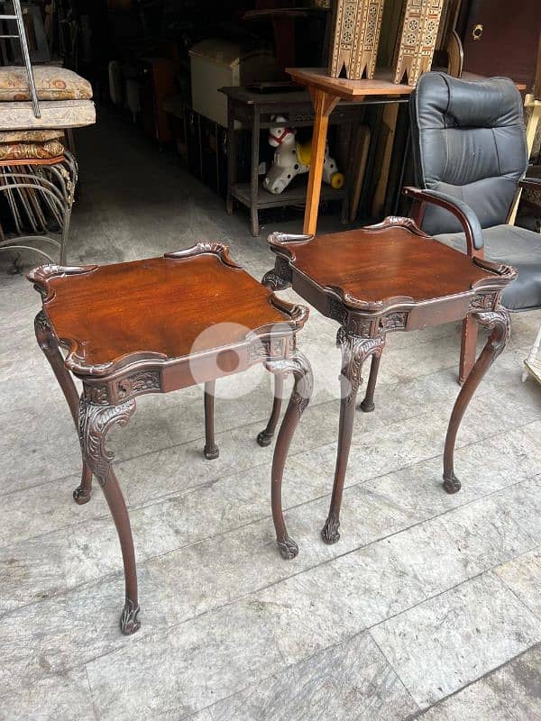 Pair of Antique Mahogany Carved Wood End /  طاولة عدد ٢ شغل انكليزي 3