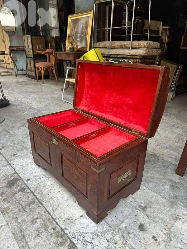 صندوق انتيك خشب جوز تنزيل نحاس مميز جداا ولا اروع سعر لقطة 0