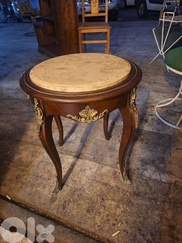 طاولة ناعمة انتيك مميزة سعر مغري 0