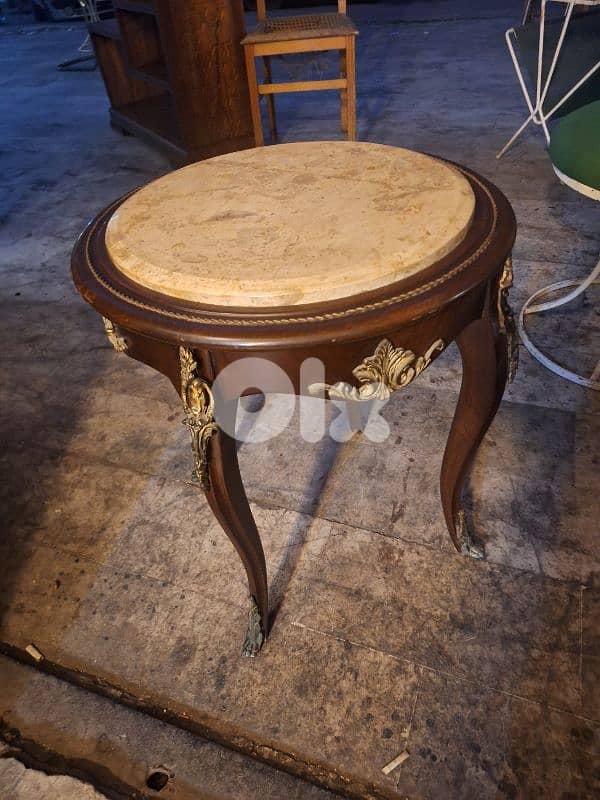 طاولة ناعمة انتيك مميزة سعر مغري 1
