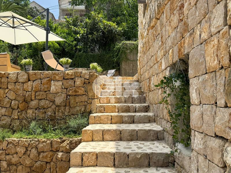 L19155 - Land With Old House For Sale in Beit Chabeb 19