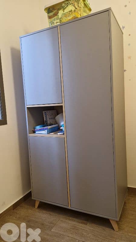 Closet and baby changing table 1