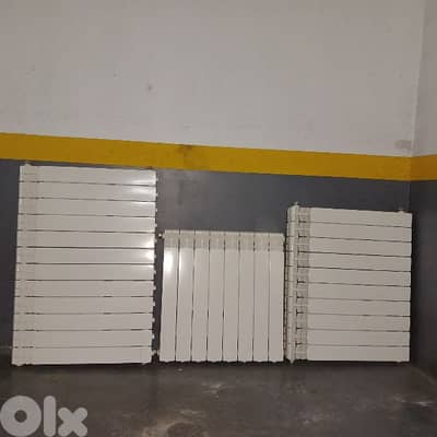 ٦ شفّاجات تدفئة + ٢ علاقة حمام – مستعملة بحالة جيدة