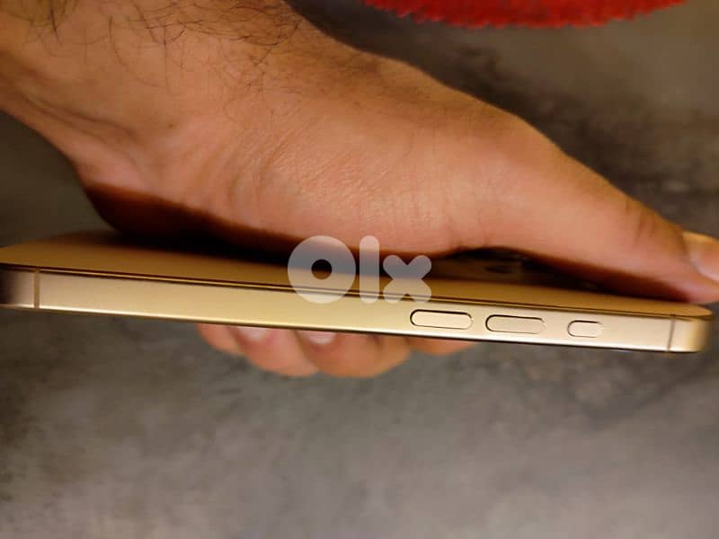 iphone 16 pro 128 gb esim ajdad men l jdid 0