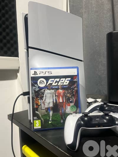PS5 + 2 CONTROLLERS + FC26