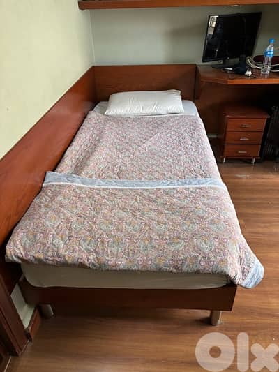 تخت مفرد مع فرشة