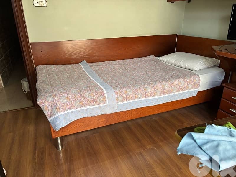 تخت مفرد مع فرشة 2