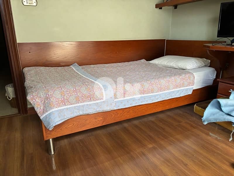 تخت مفرد مع فرشة 4