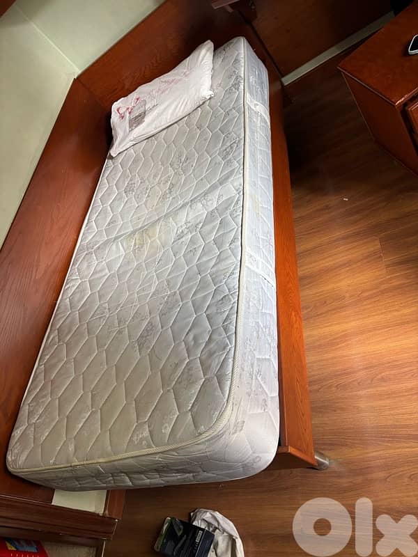 تخت مفرد مع فرشة 6